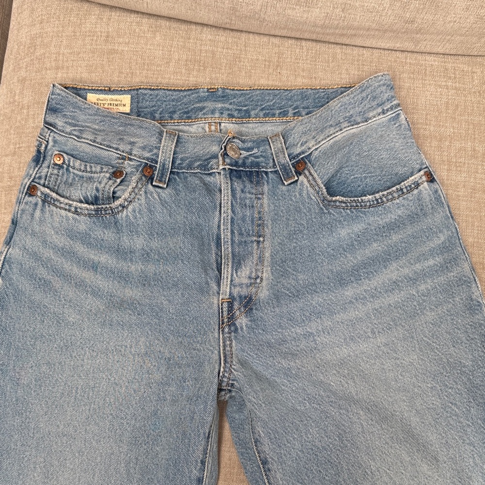Levi's Women's Light Blue Straight Leg Jeans